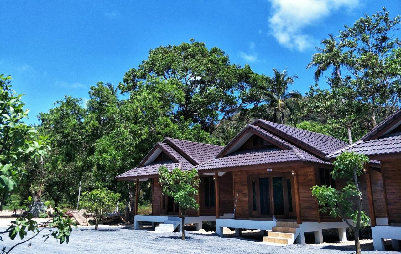 Klang Aow Seafood & Resort Khanom Exteriör bild